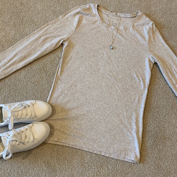 🌞FREE W PURCHASE, A New day soft and stretchy tee - Picture 1 of 4
